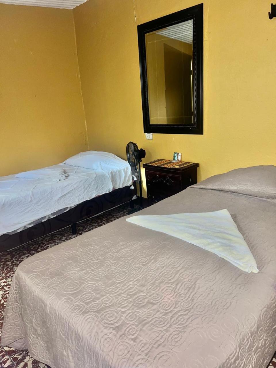Hotel Alma Maya Antigua Екстериор снимка