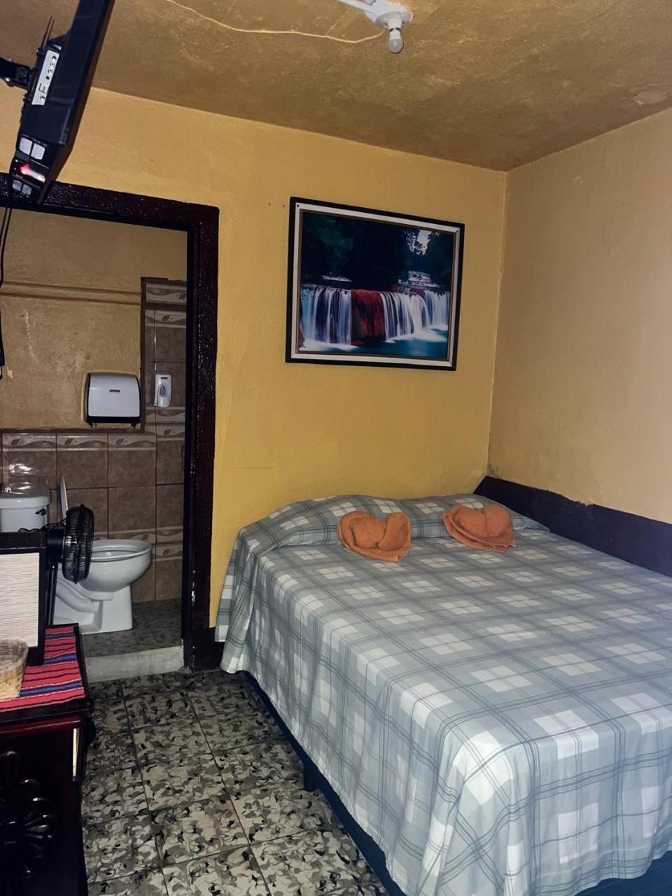 Hotel Alma Maya Antigua Екстериор снимка