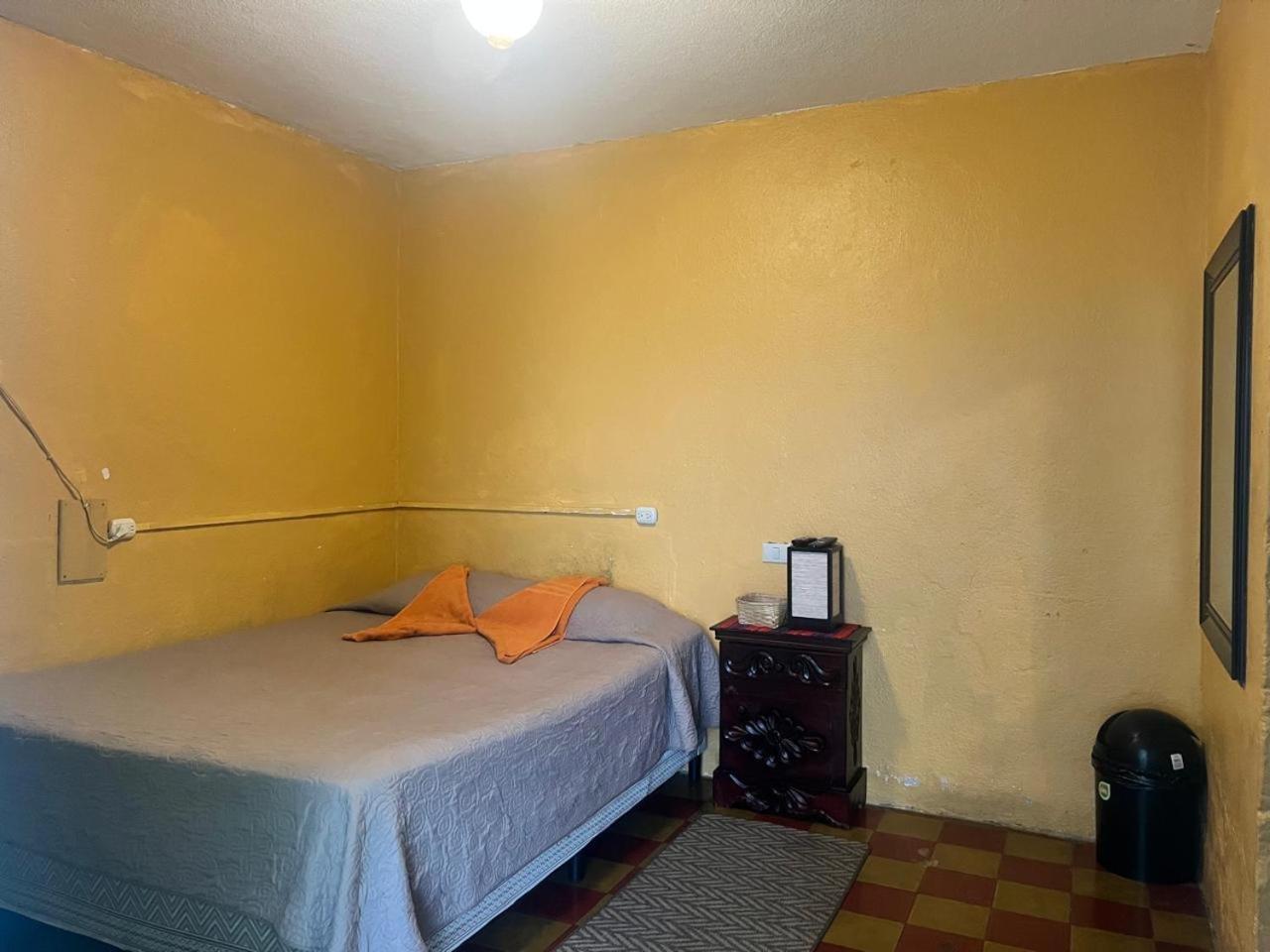 Hotel Alma Maya Antigua Екстериор снимка