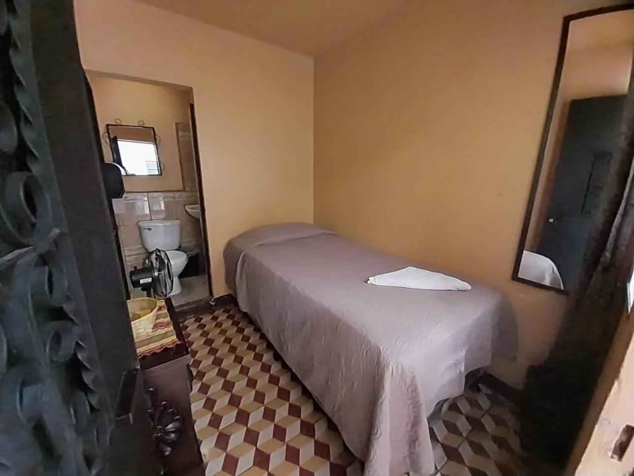Hotel Alma Maya Antigua Екстериор снимка