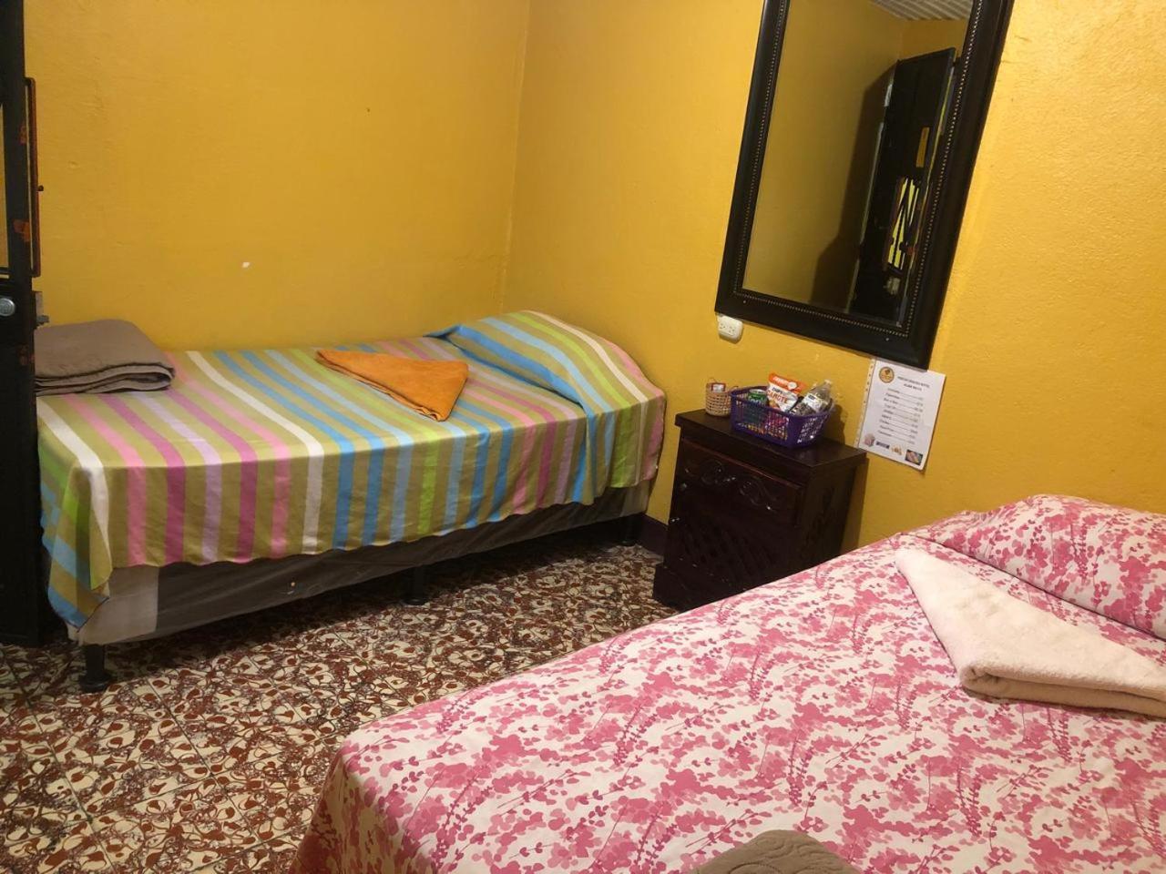 Hotel Alma Maya Antigua Екстериор снимка