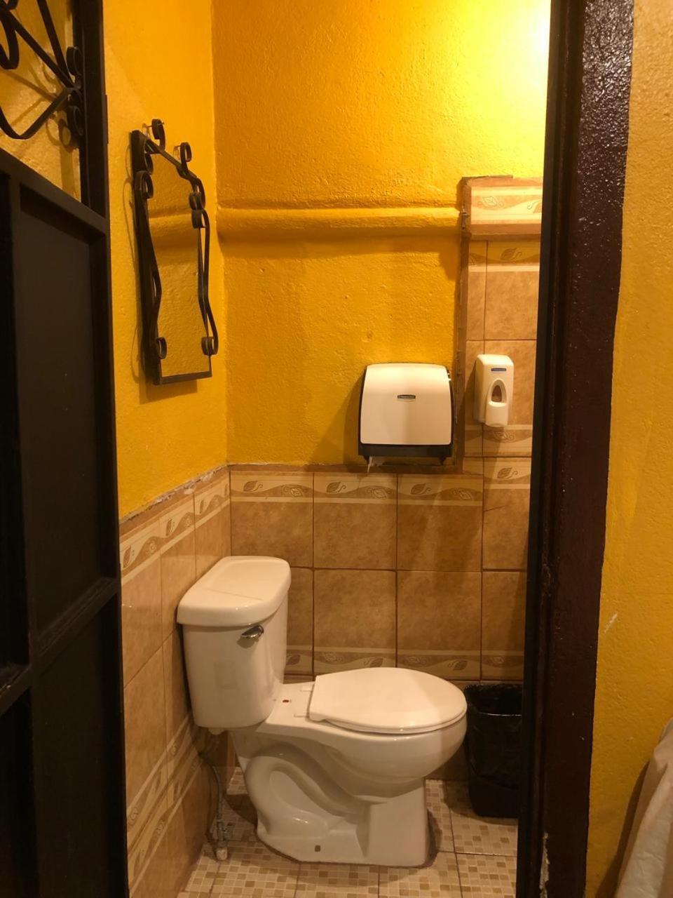 Hotel Alma Maya Antigua Екстериор снимка